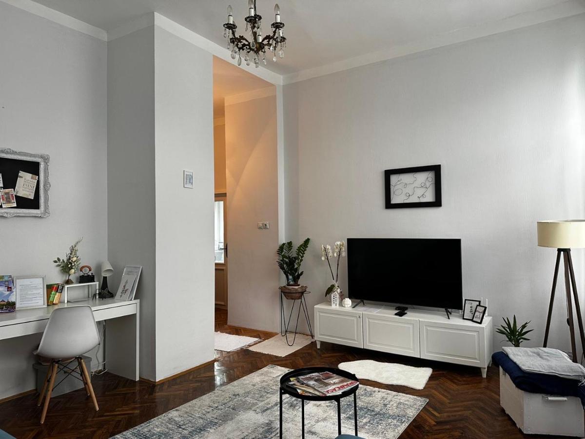 Pure Of Joy City Centre Apartment Subotica Luaran gambar